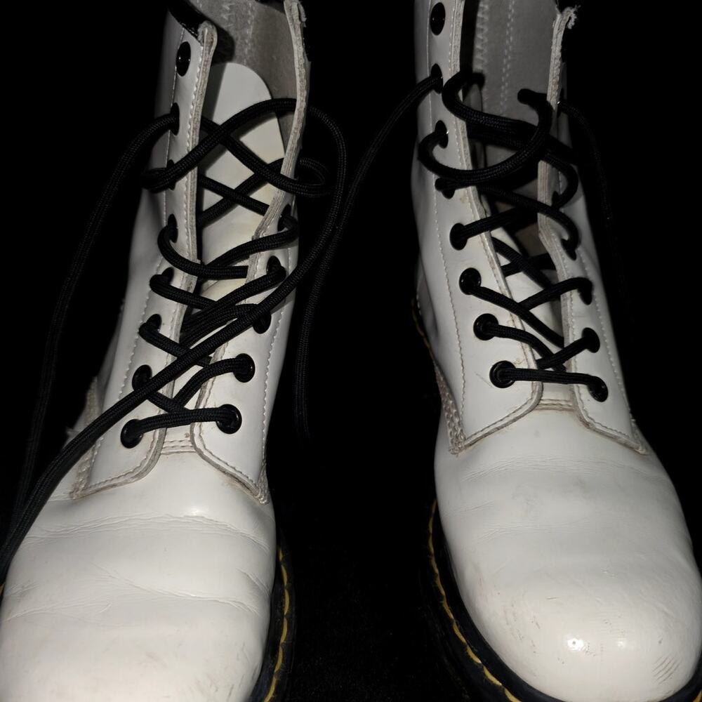 Dr. Martens 1460 8 eye boots in white